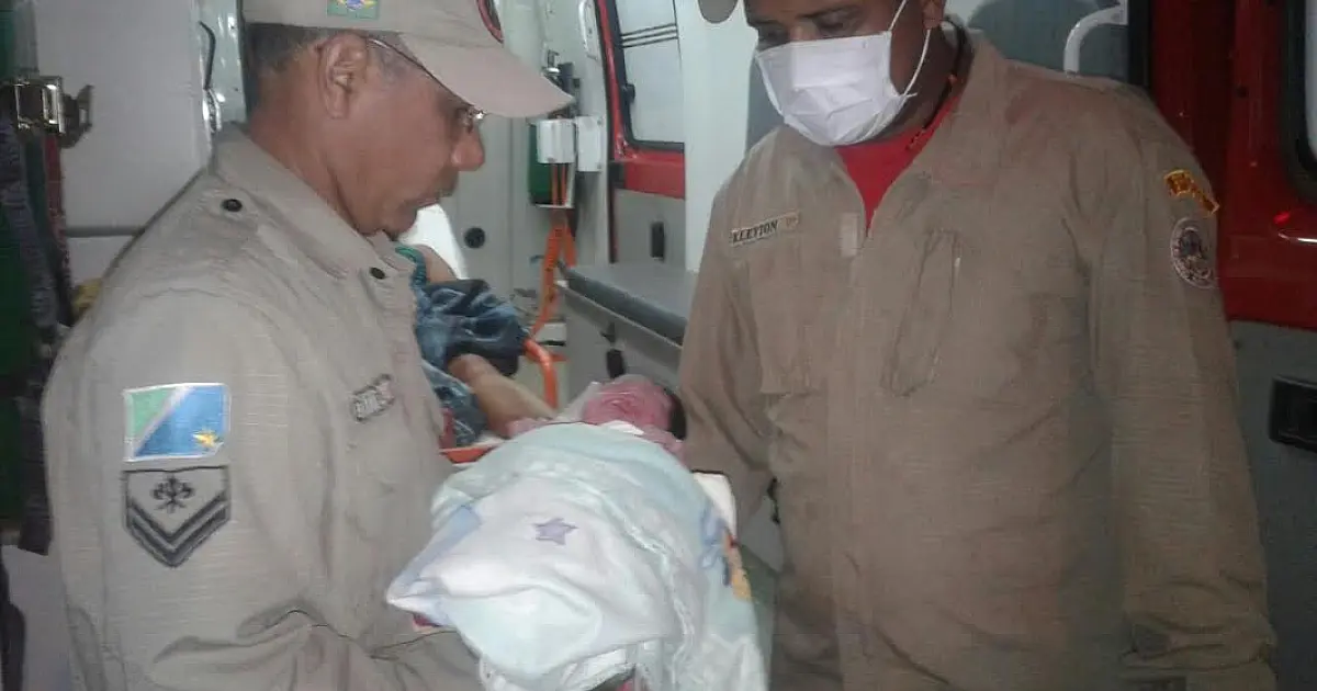Bombeiros realizam parto em conjunto no Maria Leite