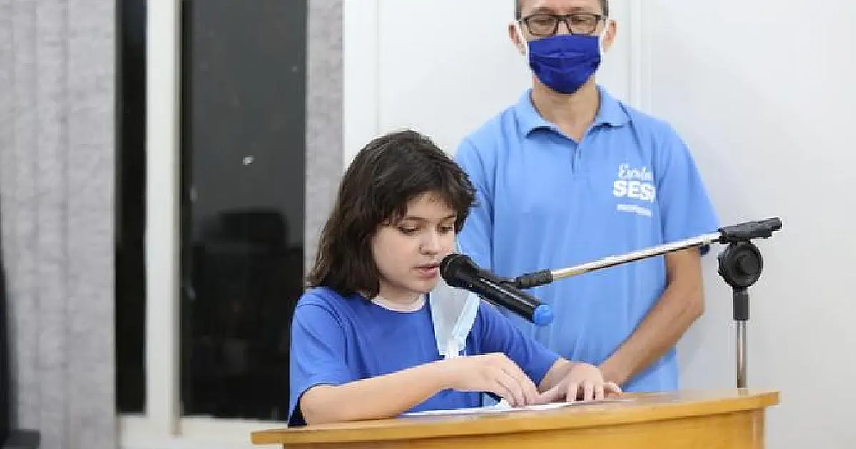 Alunos da Escola Sesi participam de sessão na câmara com pedidos à vereadores