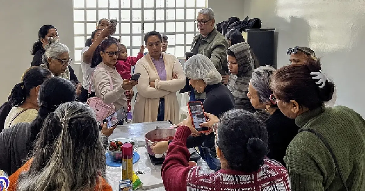 Oficina de "Morango do Amor" incentiva geração de renda em Ladário