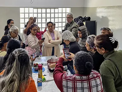 Oficina de "Morango do Amor" incentiva geração de renda em Ladário