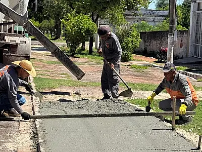 Rua Riachuelo recebe obras de construção e recuperação de calçadas