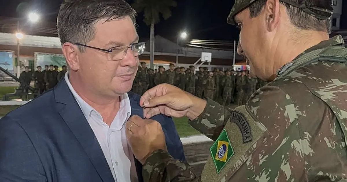 Presidente da Câmara de Corumbá recebe o título "Amigos da Brigada"