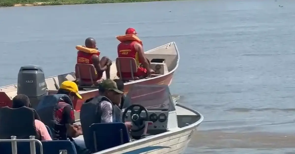 Bombeiros iniciam terceiro dia de buscas por rapaz desaparecido no rio Paraguai