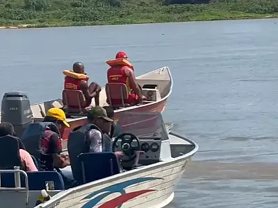 Bombeiros iniciam terceiro dia de buscas por rapaz desaparecido no rio Paraguai