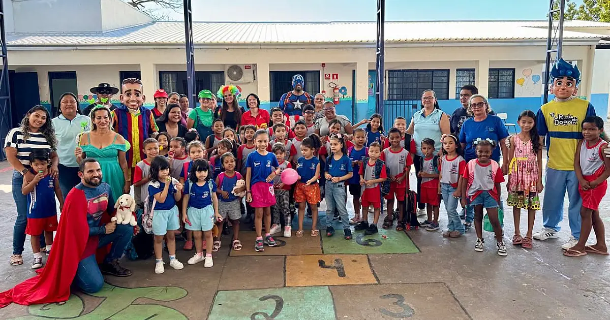 Carreta do Dogão leva música e diversão na volta às aulas em Ladário