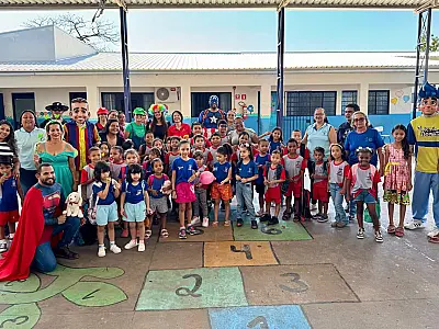 Carreta do Dogão leva música e diversão na volta às aulas em Ladário