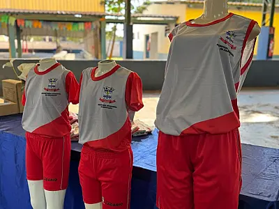 Ladário entrega kits escolares com 50% de redução nos custos