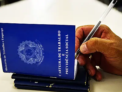 Desemprego recua para 5,6%, a menor taxa desde 2012, mostra IBGE