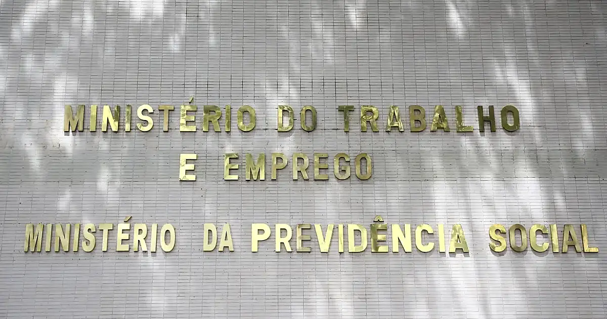 Médicos peritos do INSS voltam ao trabalho nesta segunda-feira