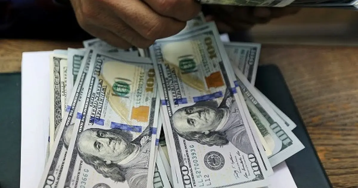 Dólar cai para R$ 5,51 e acumula queda de 2,1% na semana