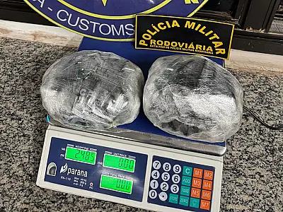 Mulheres bolivianas são flagradas com 2,5 kg de pasta base em cápsulas