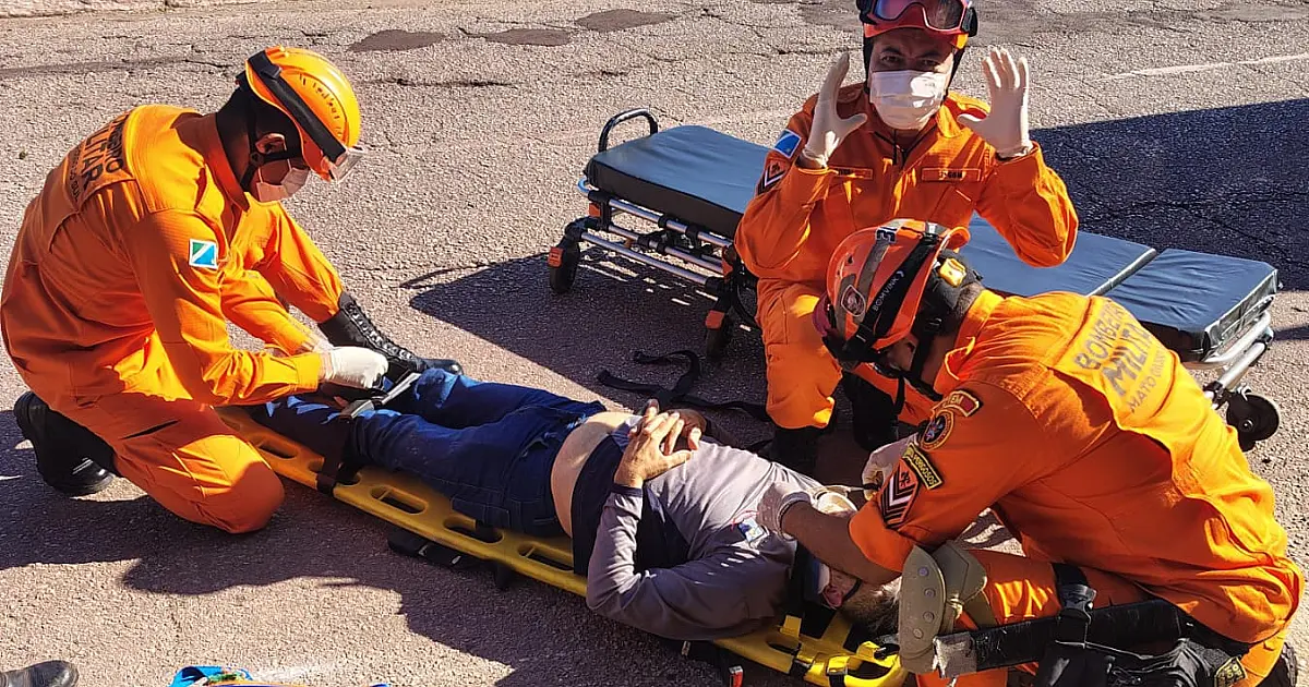 Colisão entre motos mobiliza Bombeiros na Avenida Rio Branco
