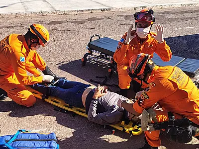 Colisão entre motos mobiliza Bombeiros na Avenida Rio Branco
