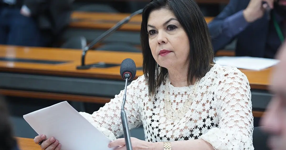 Bia Cavassa vota a favor de leis severas contra quem judia de animais