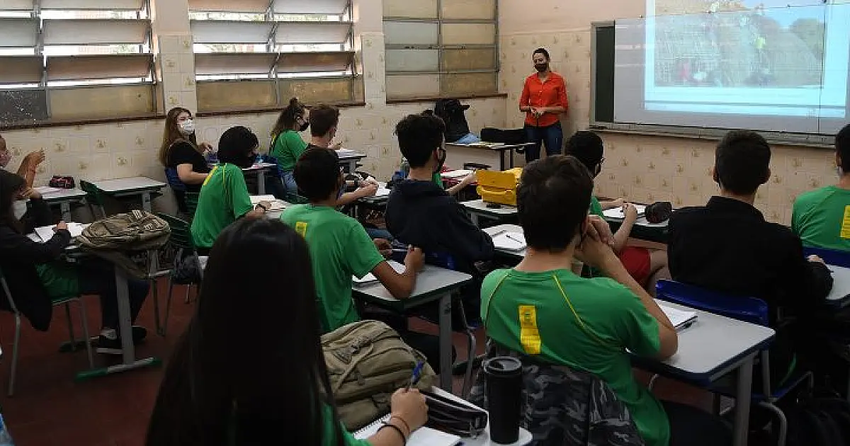 Professores do Estado recebem salários nesta sexta com reajuste de 20%