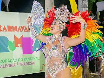 De comitiva sertaneja á Homem-aranha os blocos oficiais de Corumbá encantaram a passarela do samba