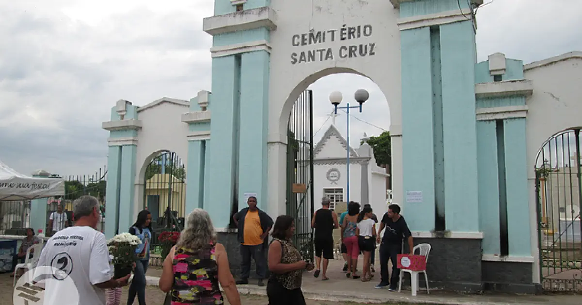 Cemitérios de Corumbá funcionam em horário especial nesta segunda e terça-feira