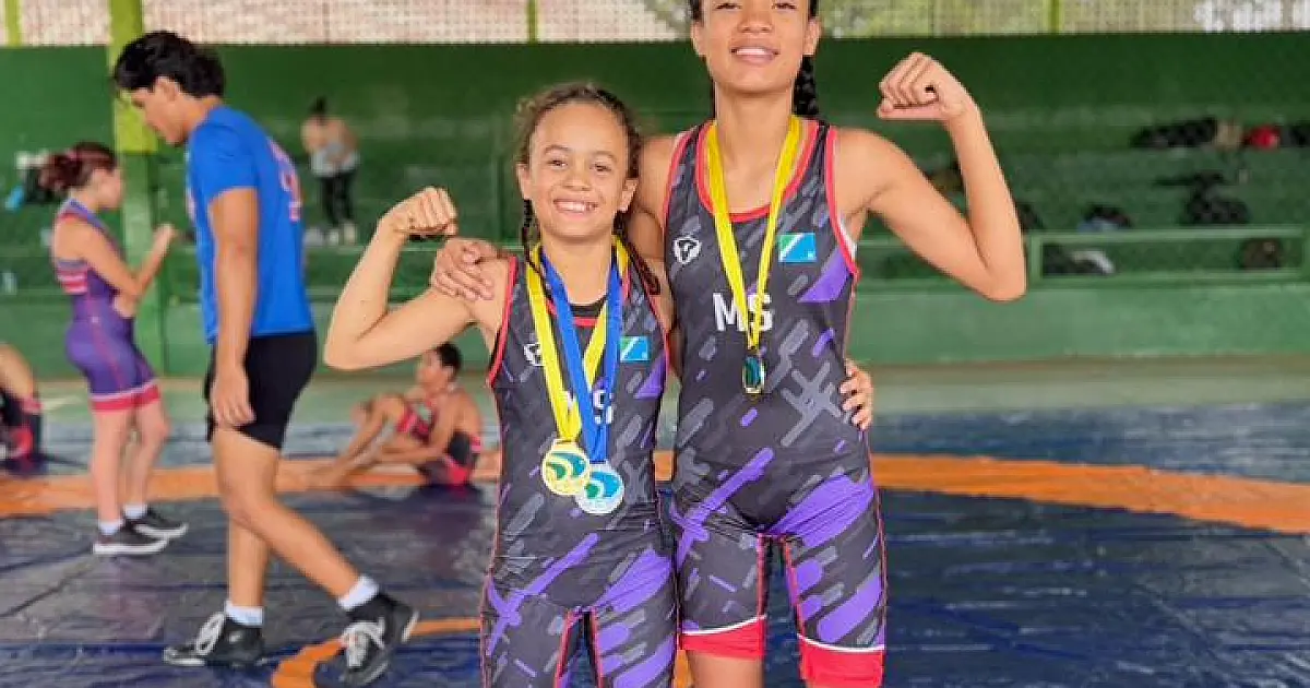 Dupla de Corumbá transforma 2025 em vitrine para o wrestling feminino