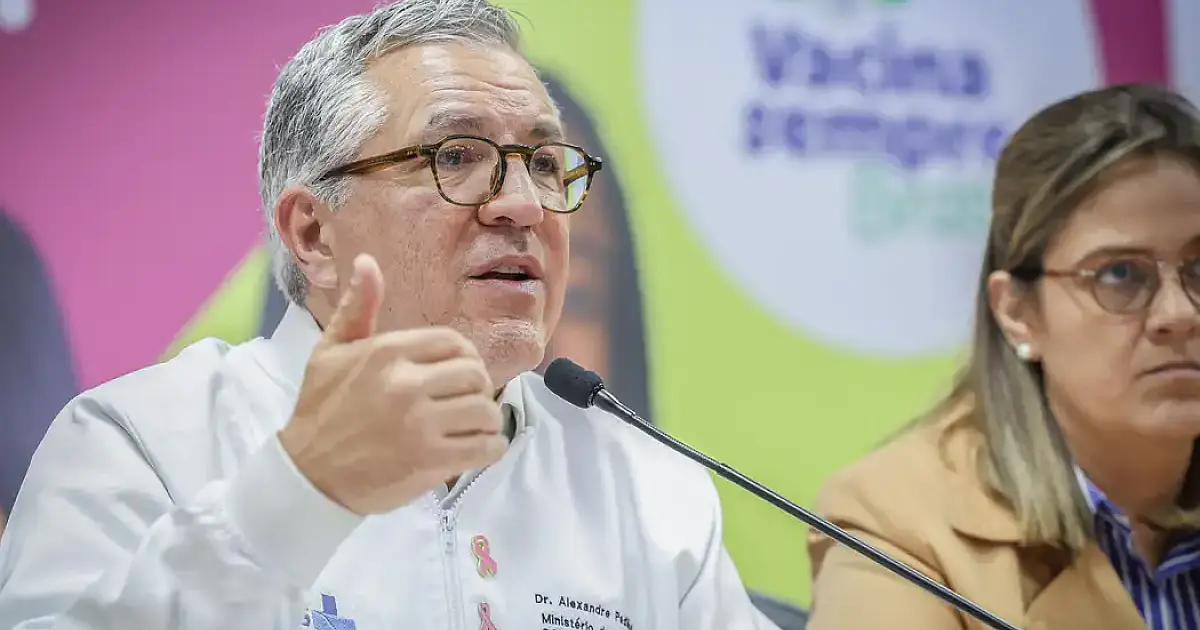 Ministro faz apelo por atualização da caderneta vacinal das crianças