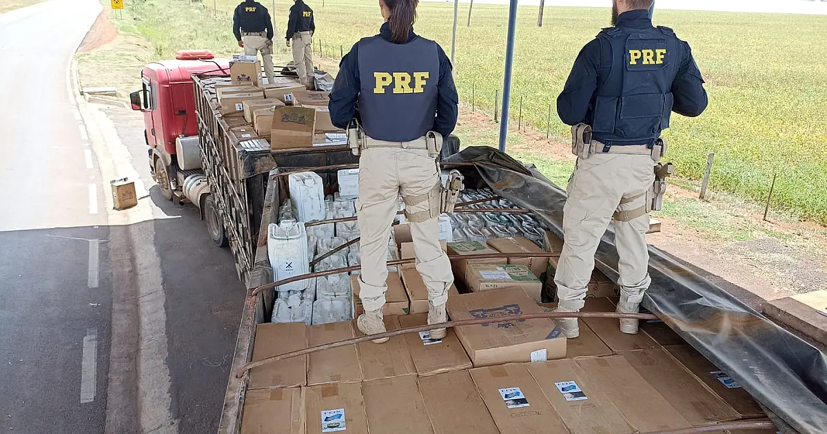 PRF apreende 425 mil maços de cigarros e 3.900 Kg de agrotóxicos