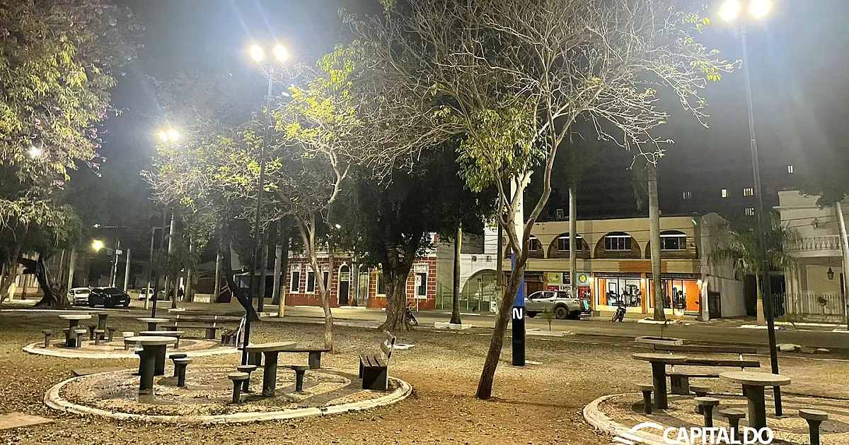 Praça Generoso Ponce recebe nova iluminação um dia depois da assinatura de consórcio