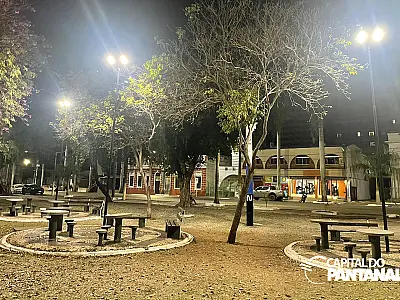 Praça Generoso Ponce recebe nova iluminação um dia depois da assinatura de consórcio