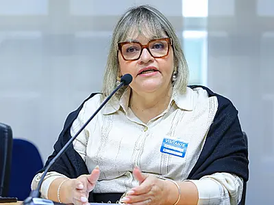 Bandeira vermelha cobra R$ 7,87 mais caro por 100 kwh consumidos