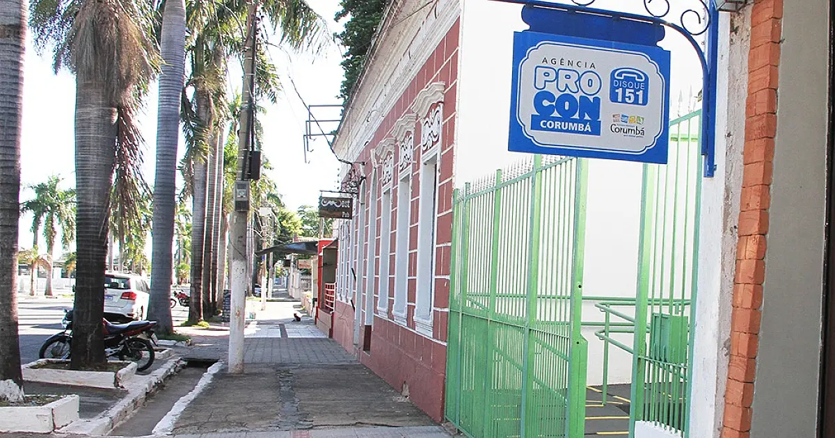 Procon encontra produtos vencidos em mercado de Corumbá