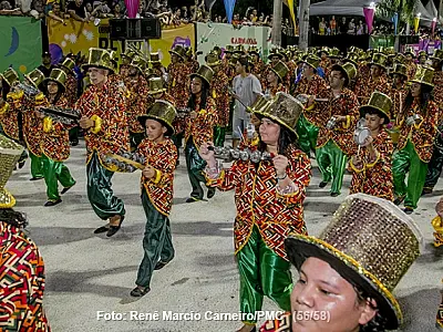 Com homenagem à representatividade feminina no ramo do turismo, A Pesada encanta foliões na Avenida