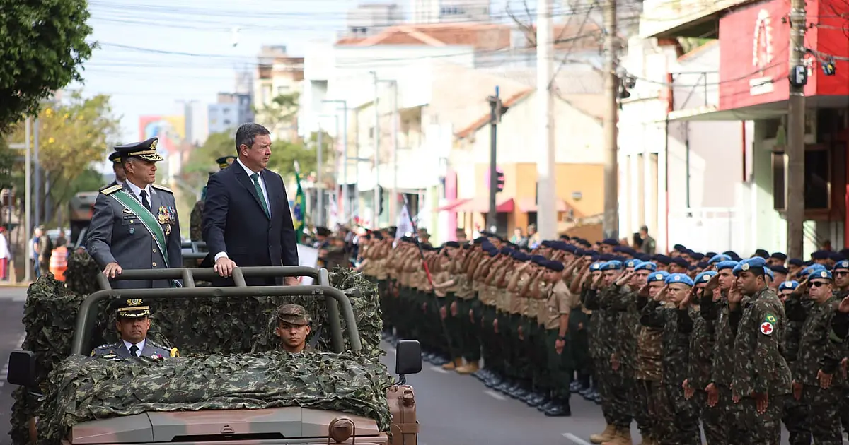 Desfile cívico-militar reúne público de 10 mil pessoas em Campo Grande