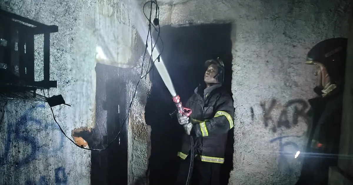 Incêndio atinge casa abandonada no bairro Santo Antônio em Ladário