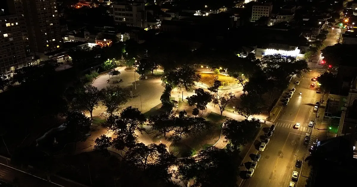 Iluminação no Jardim da Independência é refeita pela 7ª vez