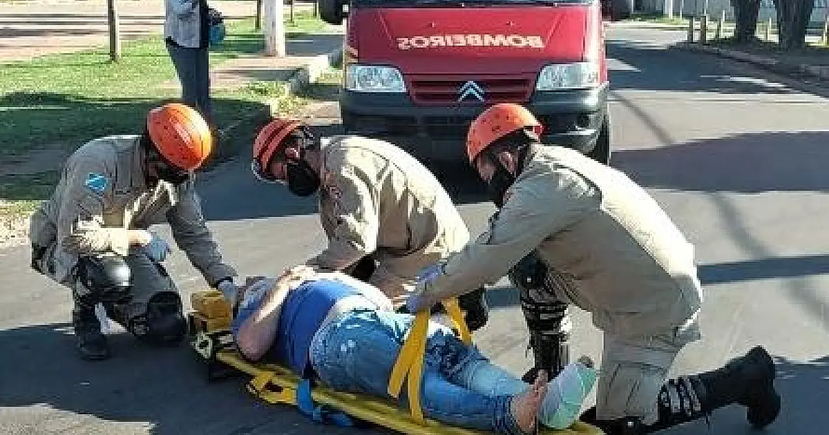 Pneu de moto estoura e causa fratura em condutor