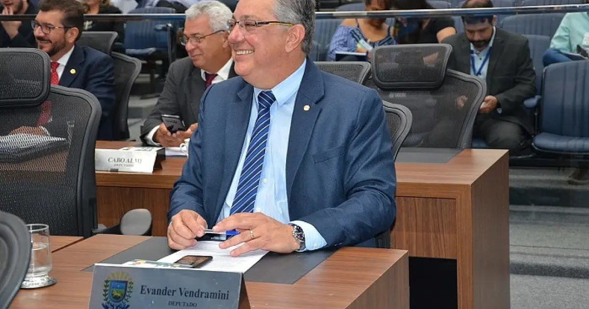 Deputado Evander congratula realizadores do Arraial do Banho de São João em Corumbá