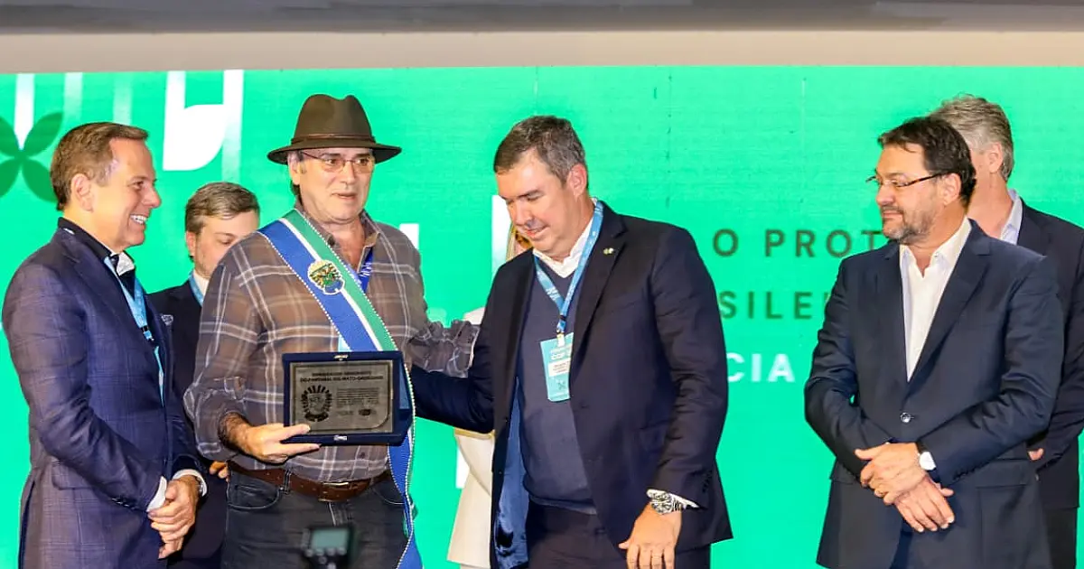 Almir Sater é reconhecido como Embaixador do Pantanal durante o Fórum COP 30