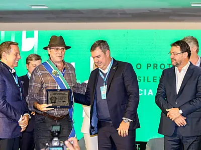 Almir Sater é reconhecido como Embaixador do Pantanal durante o Fórum COP 30