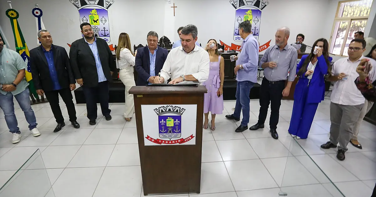 Em visita à Ladário, Riedel entrega obra e autoriza pavimentação das ruas da linha do ônibus