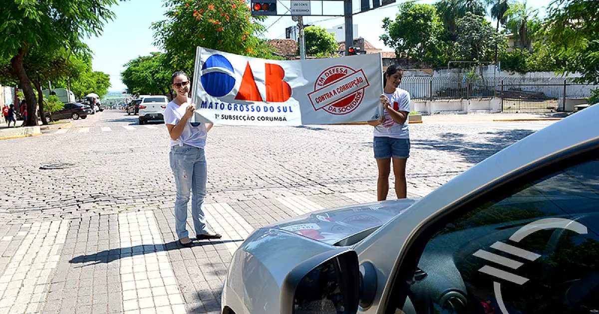 Sinal vermelho: OAB de Corumbá faz blitz contra corrupção na Frei Mariano