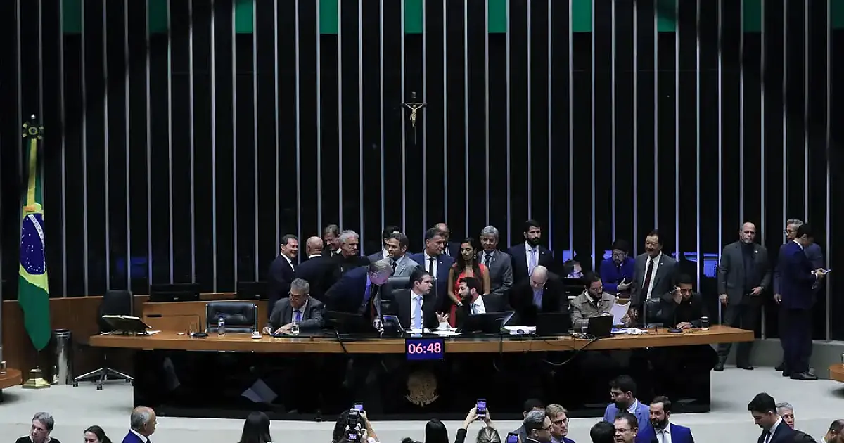 Câmara aprova urgência para PL que proíbe desconto automático no INSS