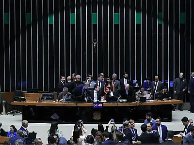 Câmara aprova urgência para PL que proíbe desconto automático no INSS