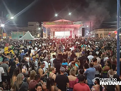 Grupo Revelação atrai mar de gente para avenida 14 de Março em Ladário