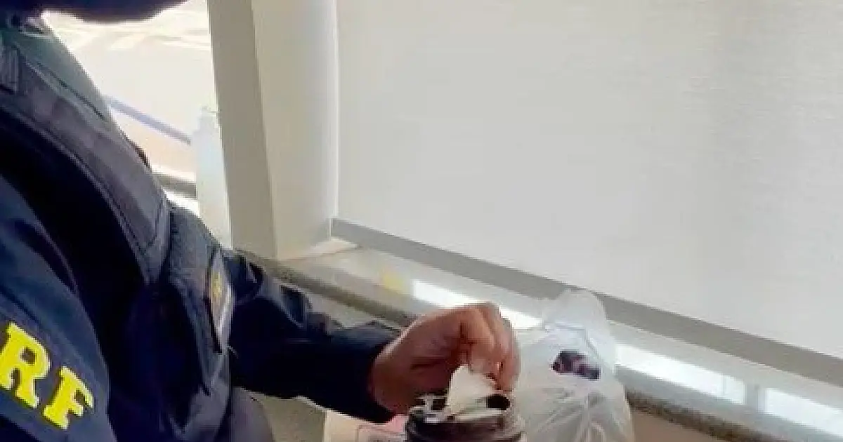 PRF apreende 3,3 Kg maconha em ônibus de viagem na BR-163