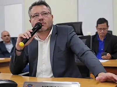 Matheus sugere painéis com horários em tempo real nos pontos de ônibus