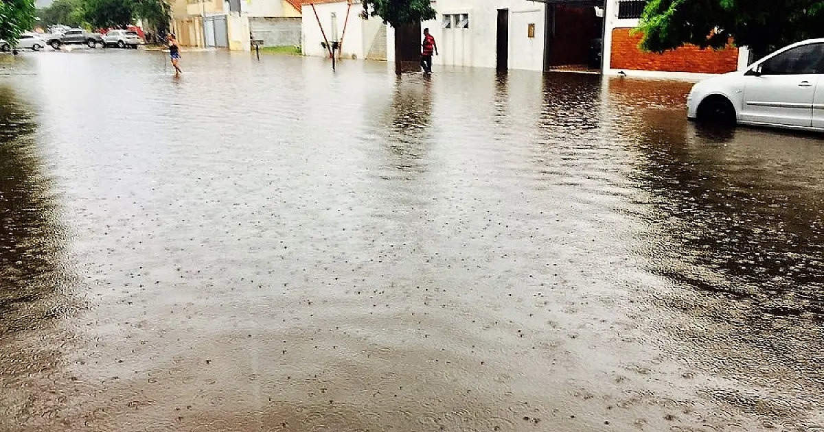 Chuva apaga incêndio no Pantanal mas alaga a cidade