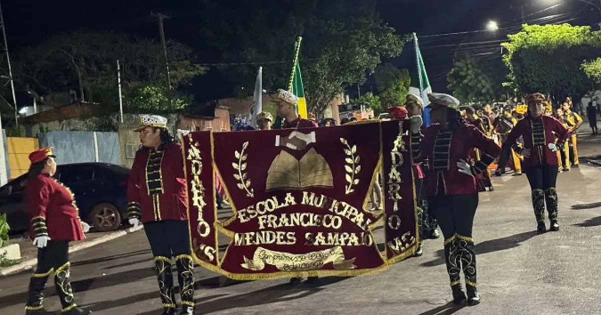 Bandas e fanfarras animam a Avenida 14 de Março em competição musical