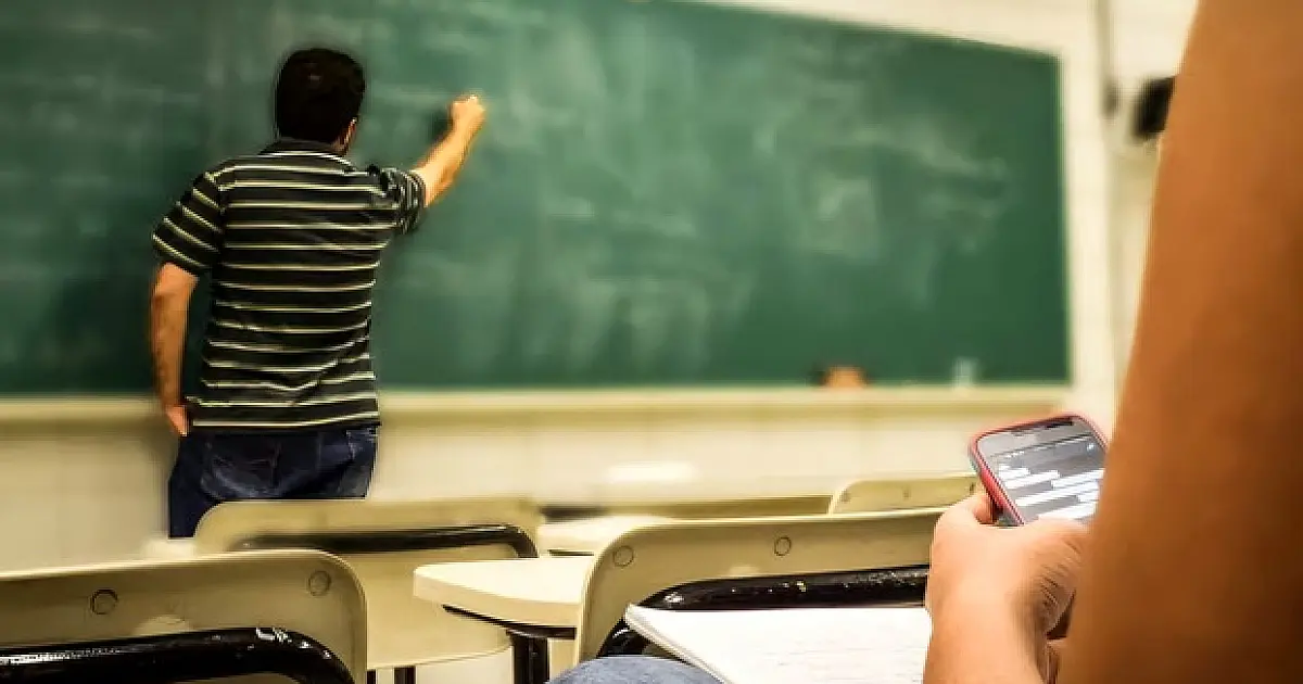 Estudantes do IFMS debatem o uso do celular nas escolas