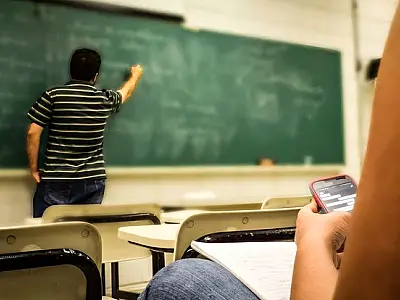 Estudantes do IFMS debatem o uso do celular nas escolas