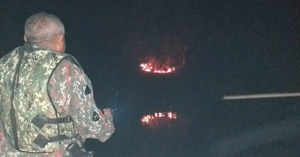 Mulher é multada em R$ 5 mil por incendiar vegetação à margem do Rio