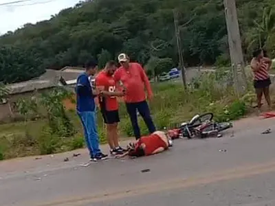 Condutora de bicicleta elétrica sofre fratura em colisão no Anel Viário
