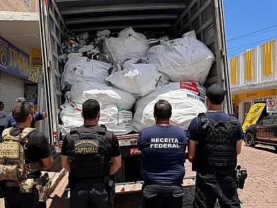 Batida da Receita apreende 3 mil pares de tênis falsificados em loja do centro